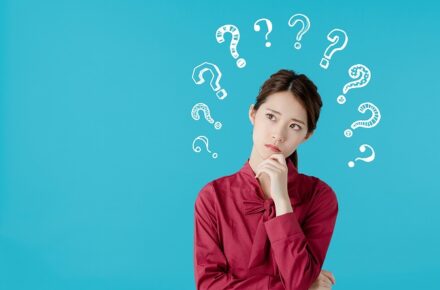 ？を浮かべる女性